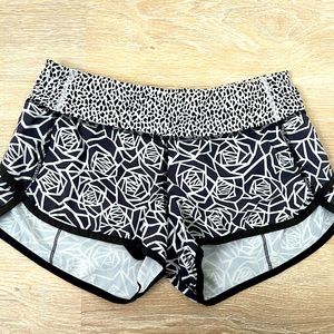 Lululemon Black and white graphics